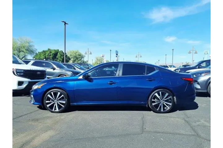 $17977 : Nissan Altima 2022 2.5 SR 4d image 3