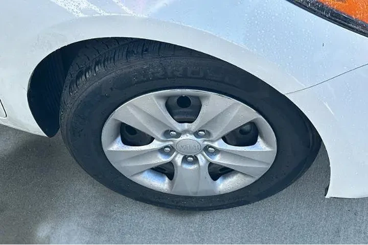 $9995 : Kia Forte 2017 LX 4dr Sedan image 3