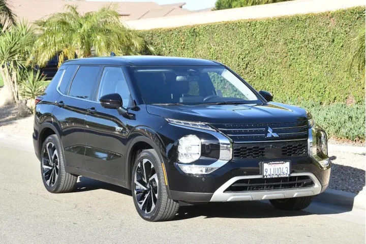 $35998 : 2023 Outlander PHEV SE image 7