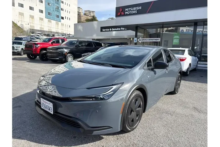 $28498 : Toyota Prius 2023 LE 4dr Hat image 2