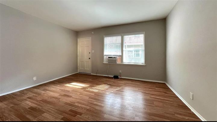 $1450 : OPEN APARTMENT FOR RENT image 4