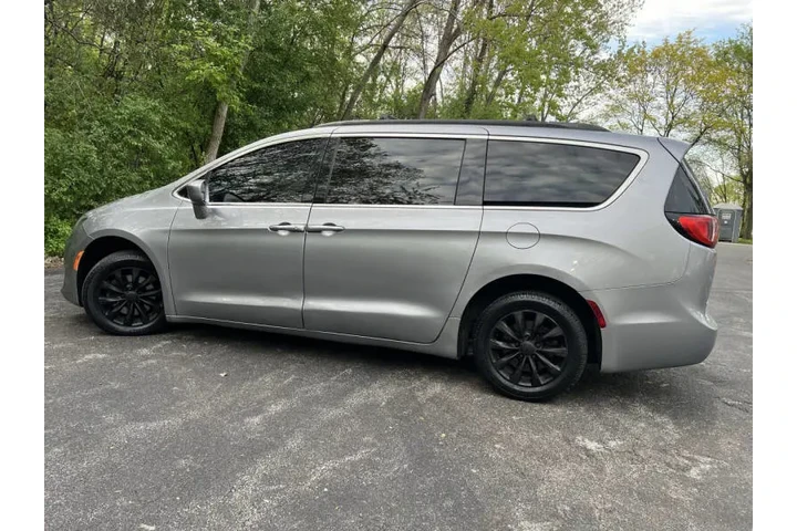 $12997 : 2017 Pacifica Touring Plus image 10