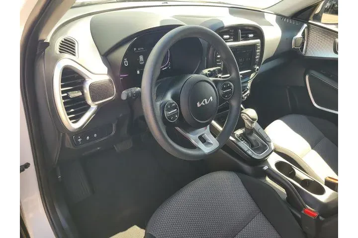 $19759 : Kia Soul 2025 S 4dr Crossove image 9