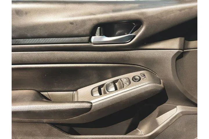 $19997 : Nissan Altima 2024 2.5 SV 4d image 9