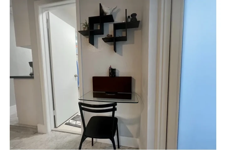 $1900 : Coral Gables cerca apto 1/1 . image 2