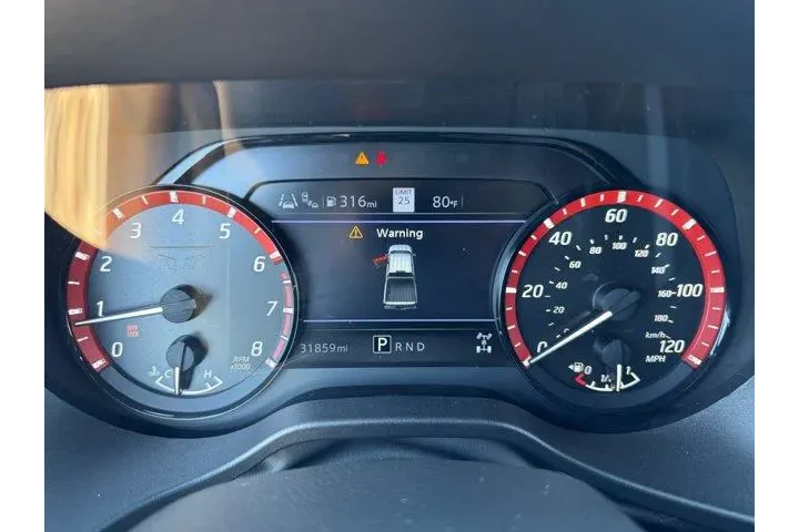 Nissan Titan 2023 4x4 PRO-4X image 10