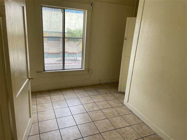 $1695 : 1 BEDROOM 1 BATH FOR RENT image 7