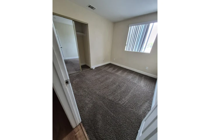$850 : Un Cuarto En Renta image 4