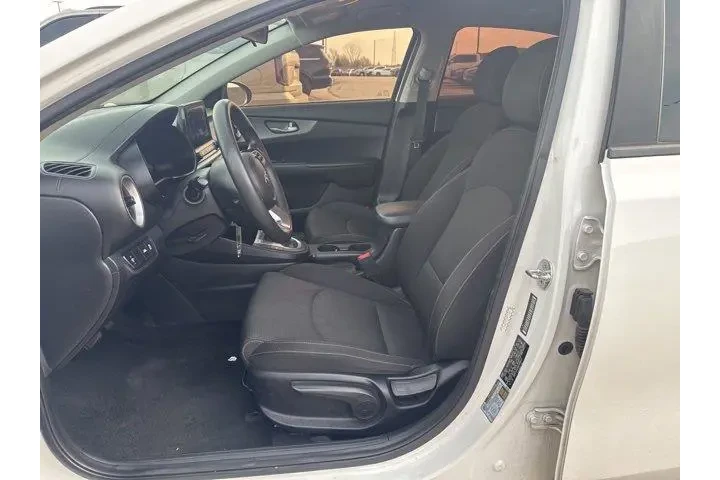 $13982 : Kia Forte 2019 LXS 4dr Sedan image 10