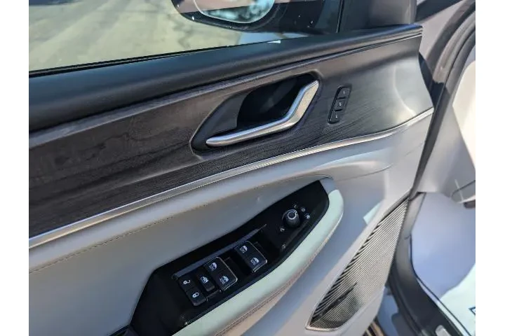 $30600 : Jeep Grand Cherokee 2022 4x4 image 10