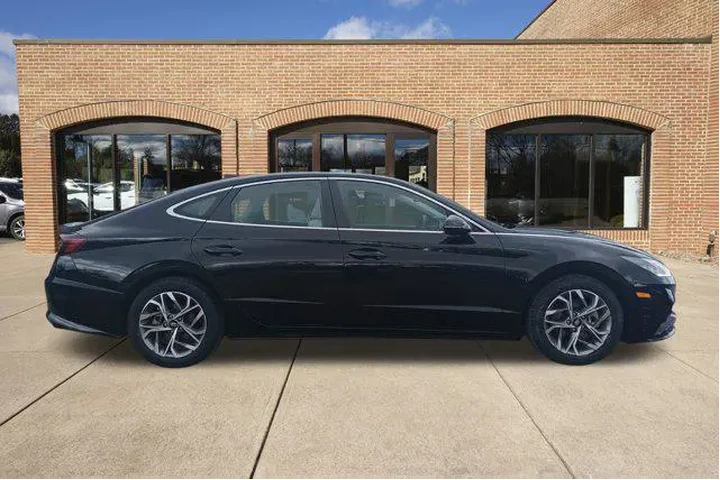 $22500 : Hyundai SONATA 2023 SEL 4dr image 2