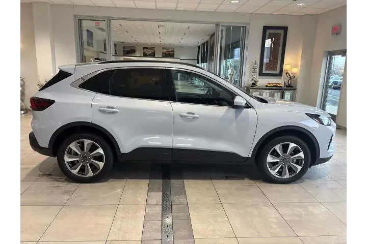 $28455 : Ford Escape 2025 AWD Platinu image 2