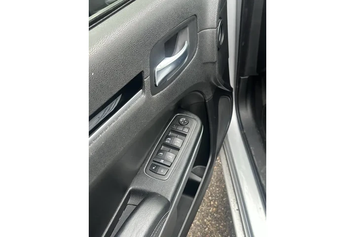 $26995 : 2023 300 S V6 image 10