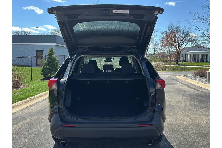 $23989 : Silver Certified 2020 RAV4 XLE image 6