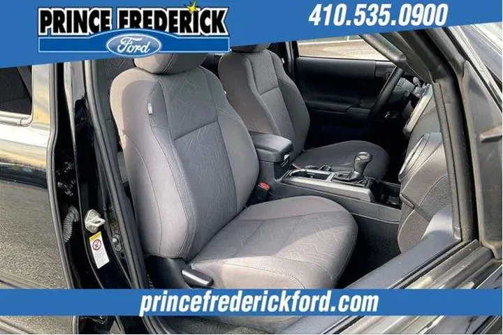 $31988 : Toyota Tacoma 2019 4x4 TRD P image 7