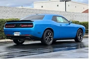 $27799 : Dodge Challenger 2023 SXT 2d thumbnail