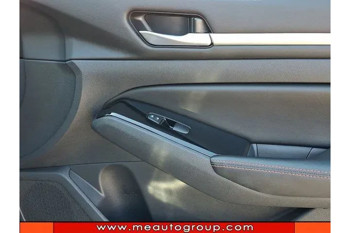 $21727 : Nissan Altima 2024 2.5 SR 4d image 9