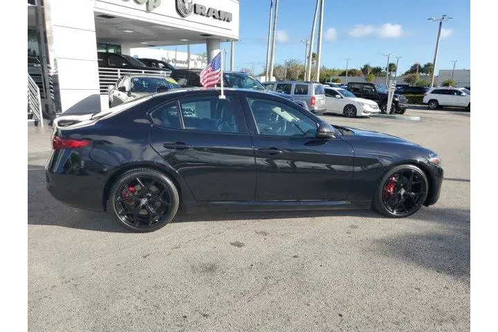 $13991 : Alfa Romeo Giulia 2019 Base image 8