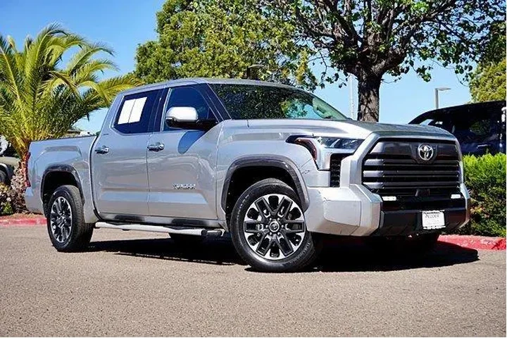 $39876 : Toyota Tundra 2023 4x2 Limit image 2