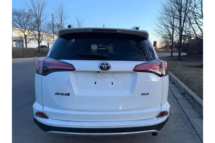 $15995 : 2016 RAV4 XLE image 6