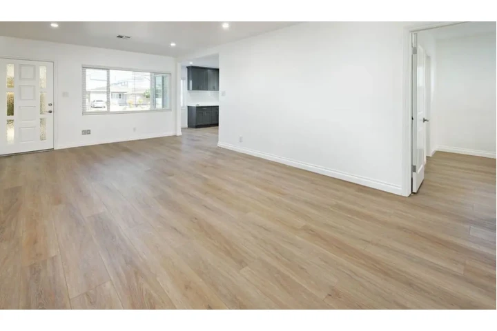 $2390 : Neat Frontyard image 5