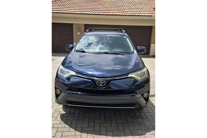 $11000 : 2018 rav4 XLE image 1