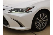 $28911 : Lexus ES 350 2020 4dr Sedan thumbnail
