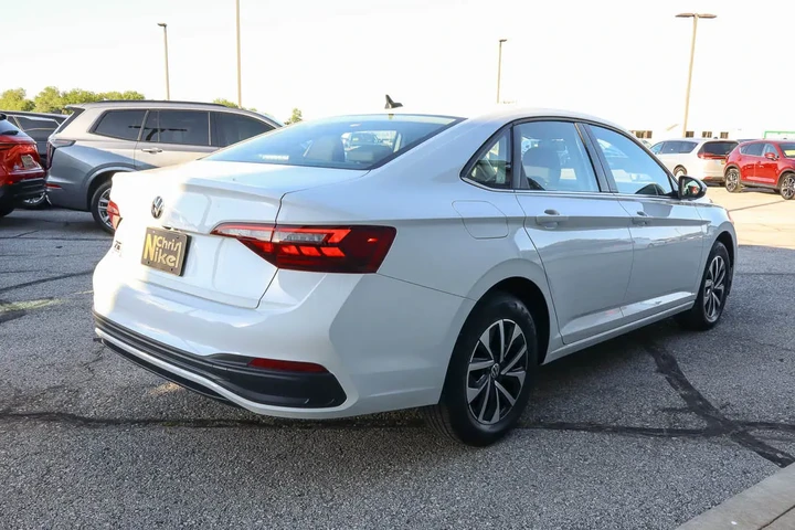 $19587 : 2022 Jetta S Auto image 4