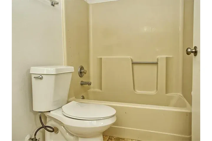 $2350 : A beautiful place to call home image 8