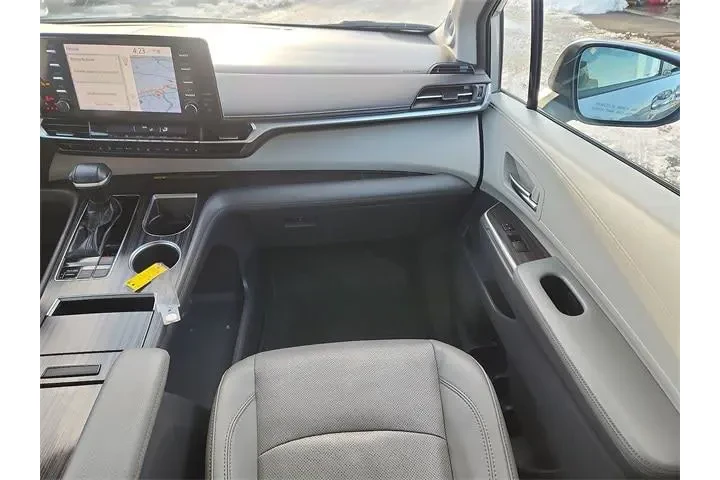 $39995 : Toyota Sienna 2021 AWD Limit image 10