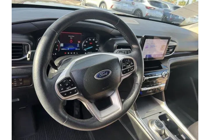 $31999 : Ford Explorer 2023 AWD Limit image 9