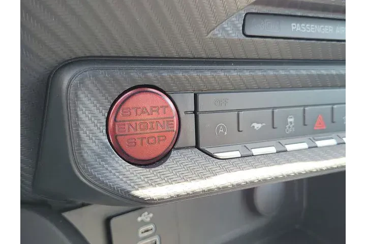 $39005 : Ford Mustang 2026 EcoBoost P image 10