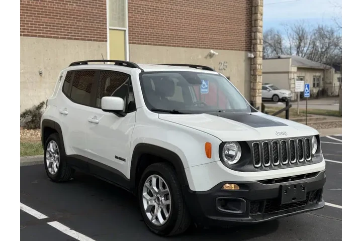 $7999 : 2017 Renegade Latitude image 2