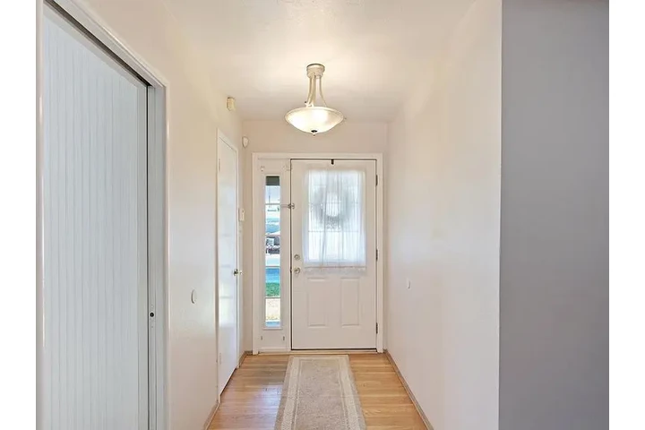$1250 : Nestled in a well-established image 3