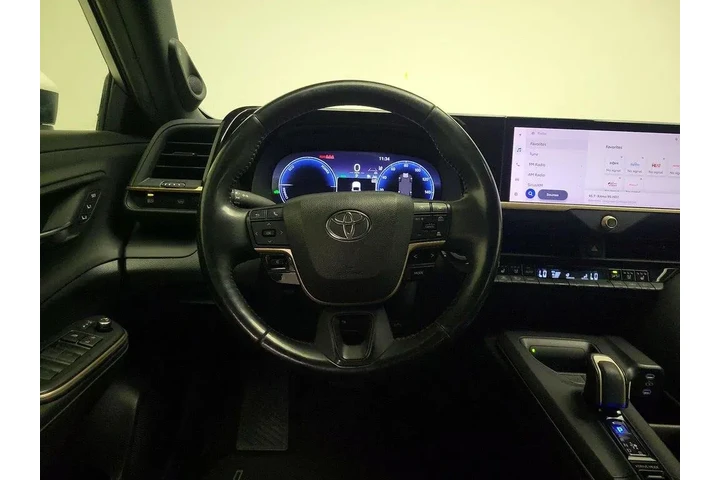 $29998 : Toyota Crown 2023 AWD Limite image 10