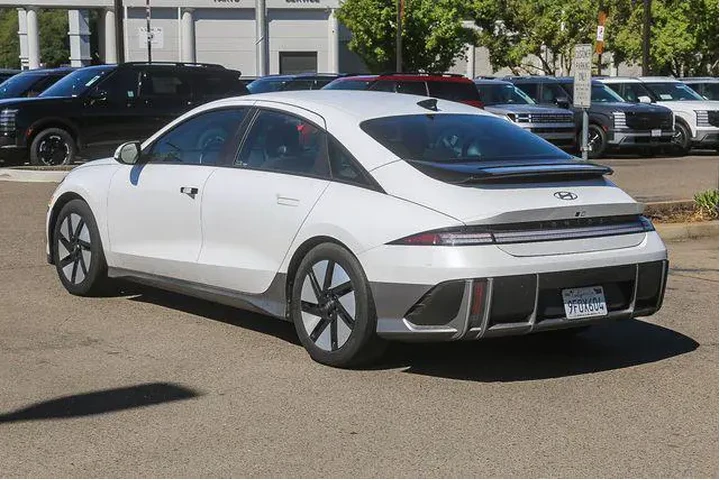 $24491 : Hyundai IONIQ 6 2023 AWD SE image 2