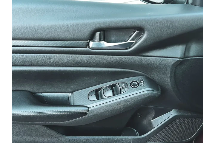 $18997 : Nissan Altima 2024 2.5 SV 4d image 9