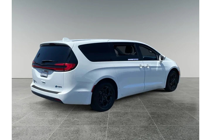 $32825 : Chrysler Pacifica Hybrid 202 image 5