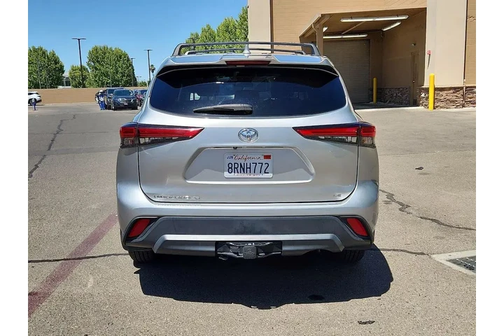$27998 : Toyota Highlander 2020 LE 4d image 6