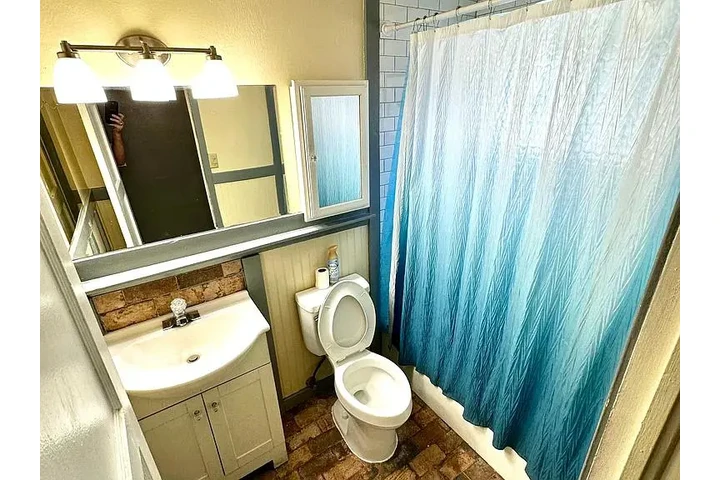 $750 : casa de barrio familiar establ image 8