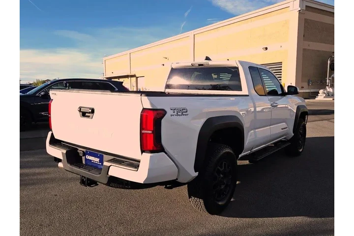$37998 : Toyota Tacoma 2025 4x2 TRD P image 5