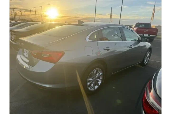 $14399 : Chevrolet Malibu 2023 LT 4dr image 5