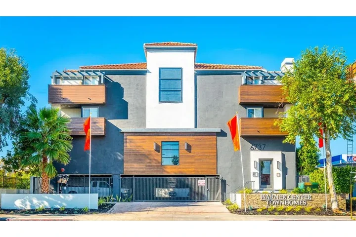 $3495 : 3-Recamaras 3-Banos 3-Pisos image 1