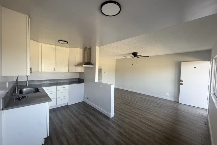 $2249 : 2 Bedroom Apartment image 5