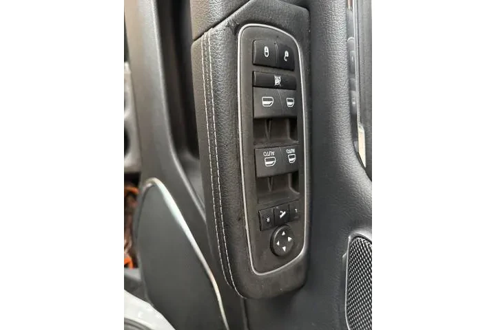 Ram 1500 2024 4x4 Laramie 4d image 5