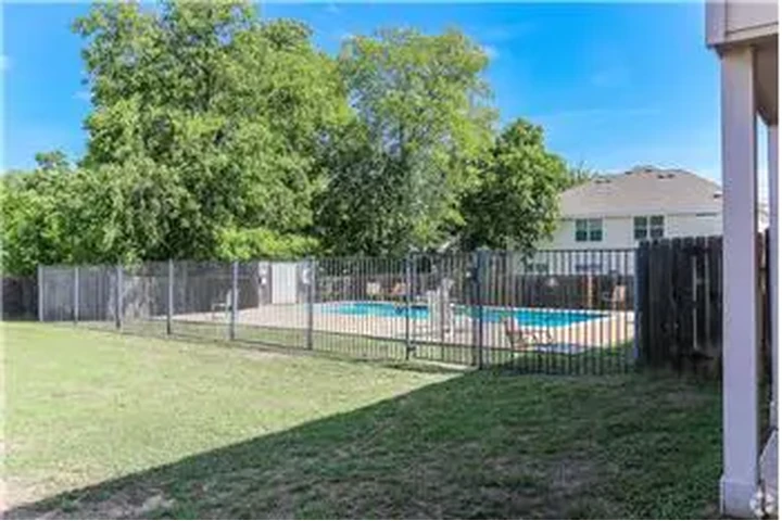 $1695 : Rental property with 3 bedro image 3