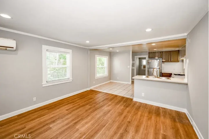 $900 : 2bed1bath sweet home for rent image 4