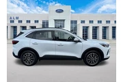 $21970 : Ford Escape Plug-In Hybrid 2 thumbnail