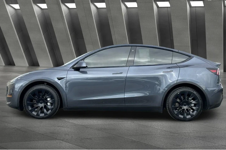 $27900 : Tesla Model Y 2022 AWD Long image 8