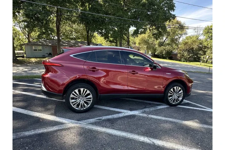 $24999 : 2021 Venza XLE image 7